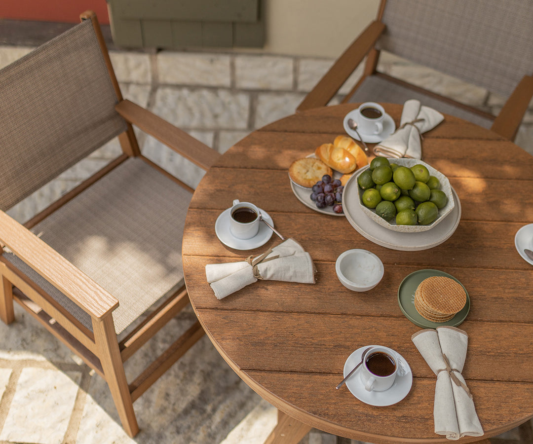 Harbor 48″ Round Table